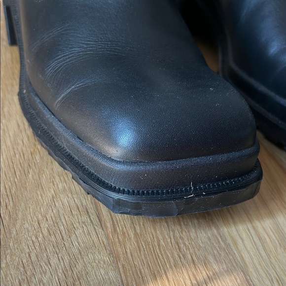 Dr. Martens Maybole Black Leather Chelsea Boots - Picture 7 of 9
